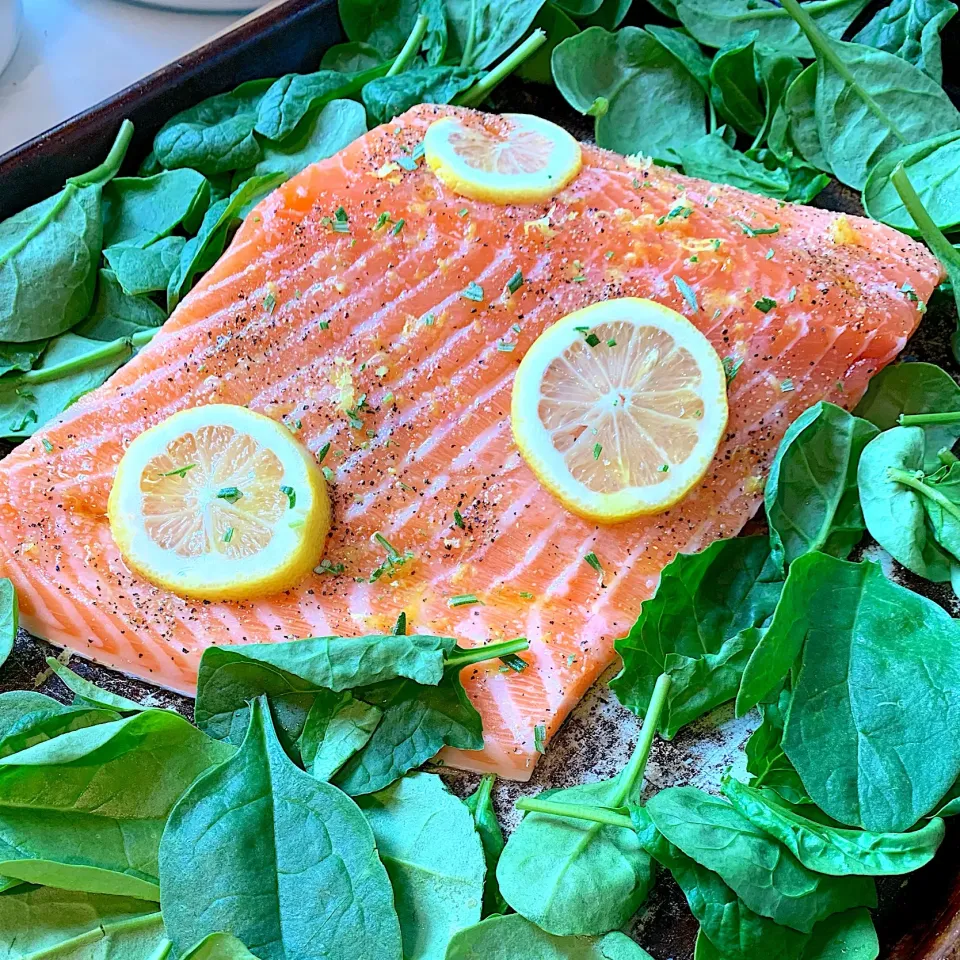 Ready to broil this lemon rosemary salmon and spinach  #crispyspinach  #broiledsalmon|🌺IAnneさん