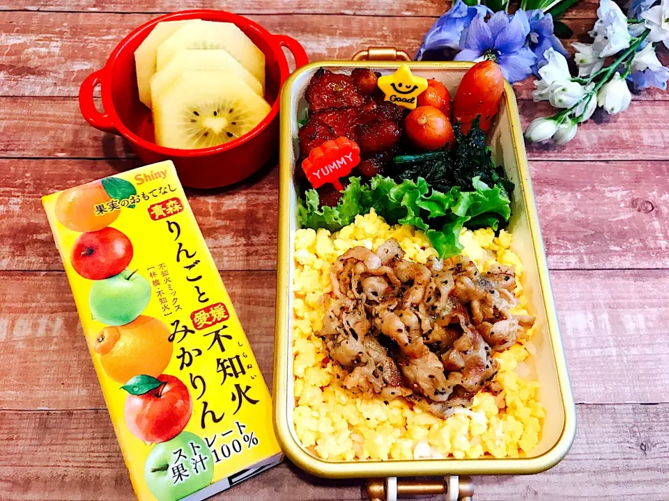 Snapdishの料理写真:JK弁当
#焼肉丼 塩ダレ味
#枝豆半平の甘辛煮
#ピリ辛チョリソー
#ほうれん草の胡麻和え
#冷凍ジュース
青森りんご🍎愛媛不知火🍊
#みかりん|いちごさん