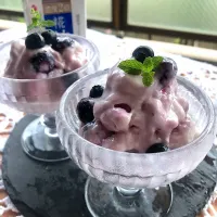 Snapdishの料理写真:混ぜるだけ 材料は3つ簡単ブルーベリーシャーベット
あ〜〜溶ける💦
 #麹甘酒 の素#ブルーベリーシャーベット#ヨーグルト