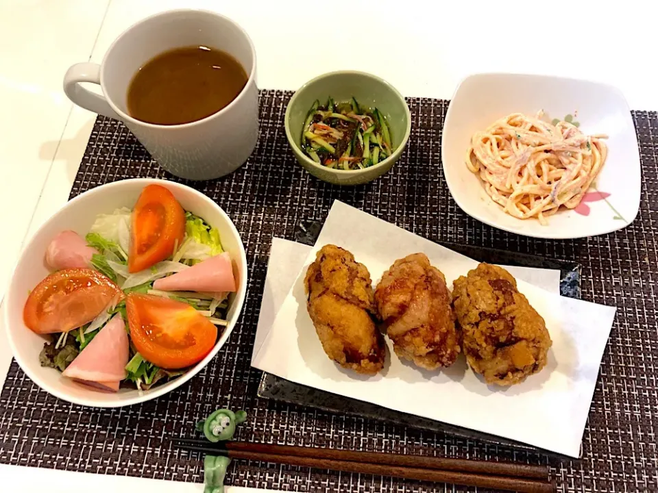 Snapdishの料理写真:#唐揚げ 
 #明太スパサラダ 
#もずくのカニカマきゅうり和え
 #サラダ 
 #なめこと豆腐の赤出汁|ゆぺこさん