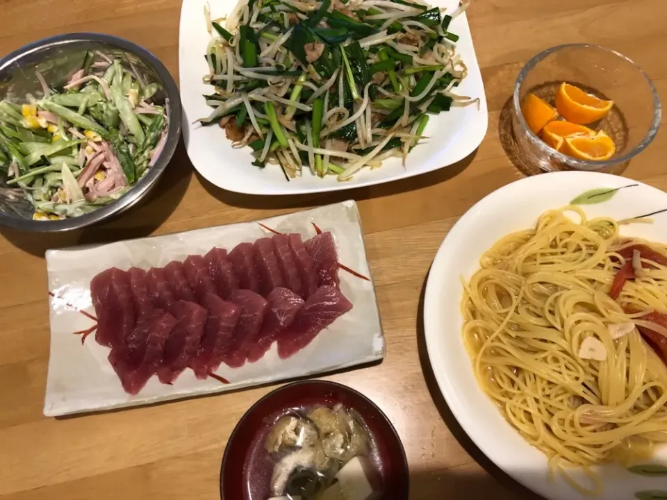 Snapdishの料理写真:夫作☆もやしとニラ炒め＆スパゲティ|Natsuki Ishikawaさん