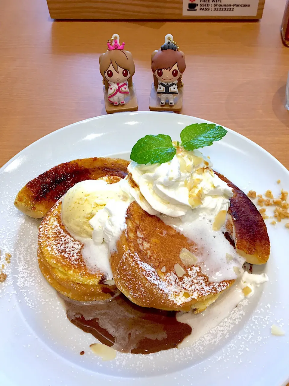 バナナ&ホットチョコレートのパンケーキ💗🖤湘南パンケーキ|なぎさん