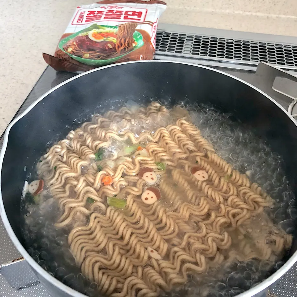 Snapdishの料理写真:どんぐりチョルチョル麺 作って食べますね🤗|ヨッチャンさん