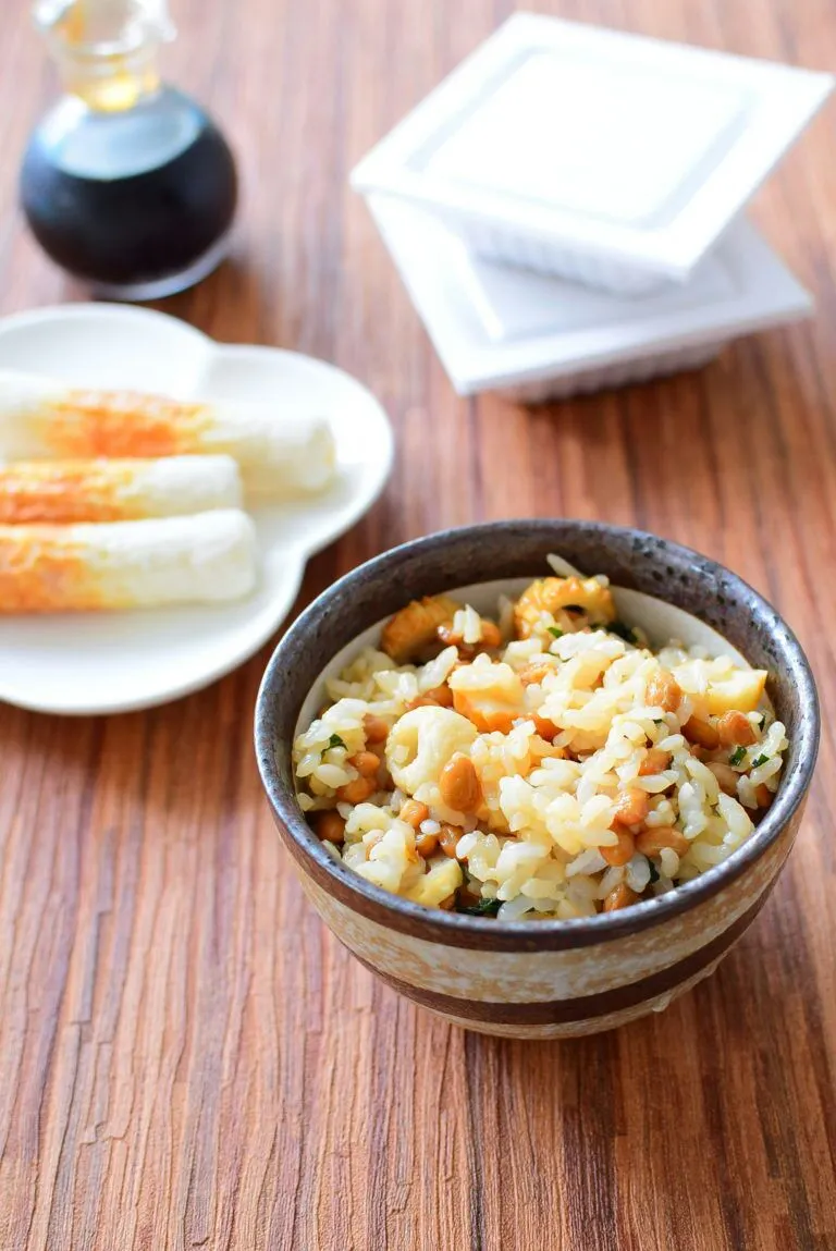 手軽に作れる！大葉と納豆の混ぜご飯のレシピ|アマイモノ・クウ蔵さん