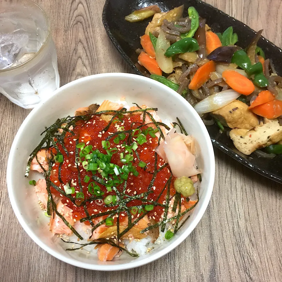 鮭いくら丼と味噌味炊き合わせ|まみっこさん