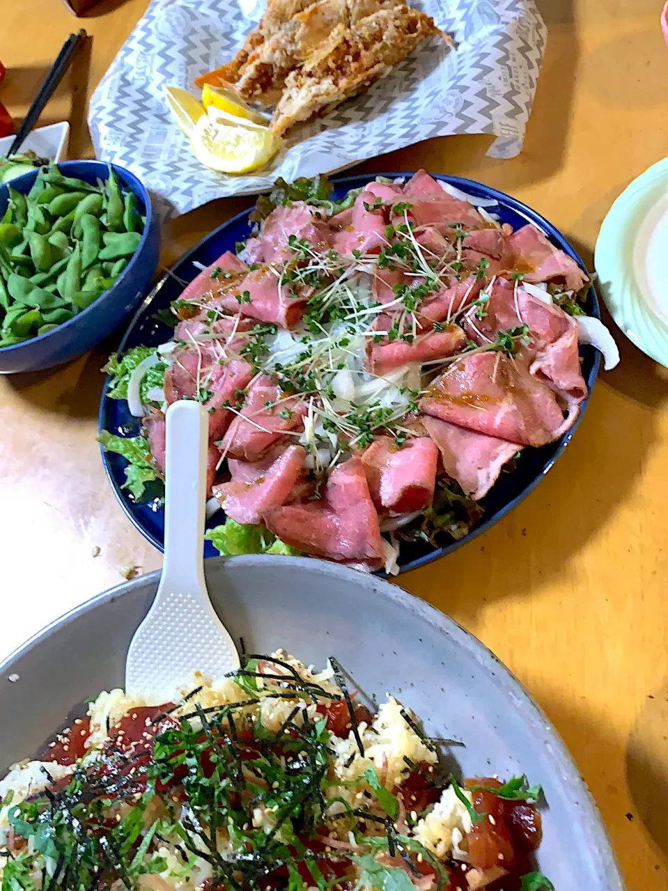 手こね寿司、カサゴの唐揚げ、ローストビーフサラダ⭐️|kaokaoさん