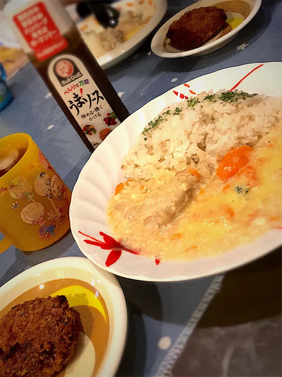 Snapdishの料理写真:クリームシチュー＆ライス  チーズトッピング  メンチカツ  麦茶|ch＊K*∀o(^^*)♪さん