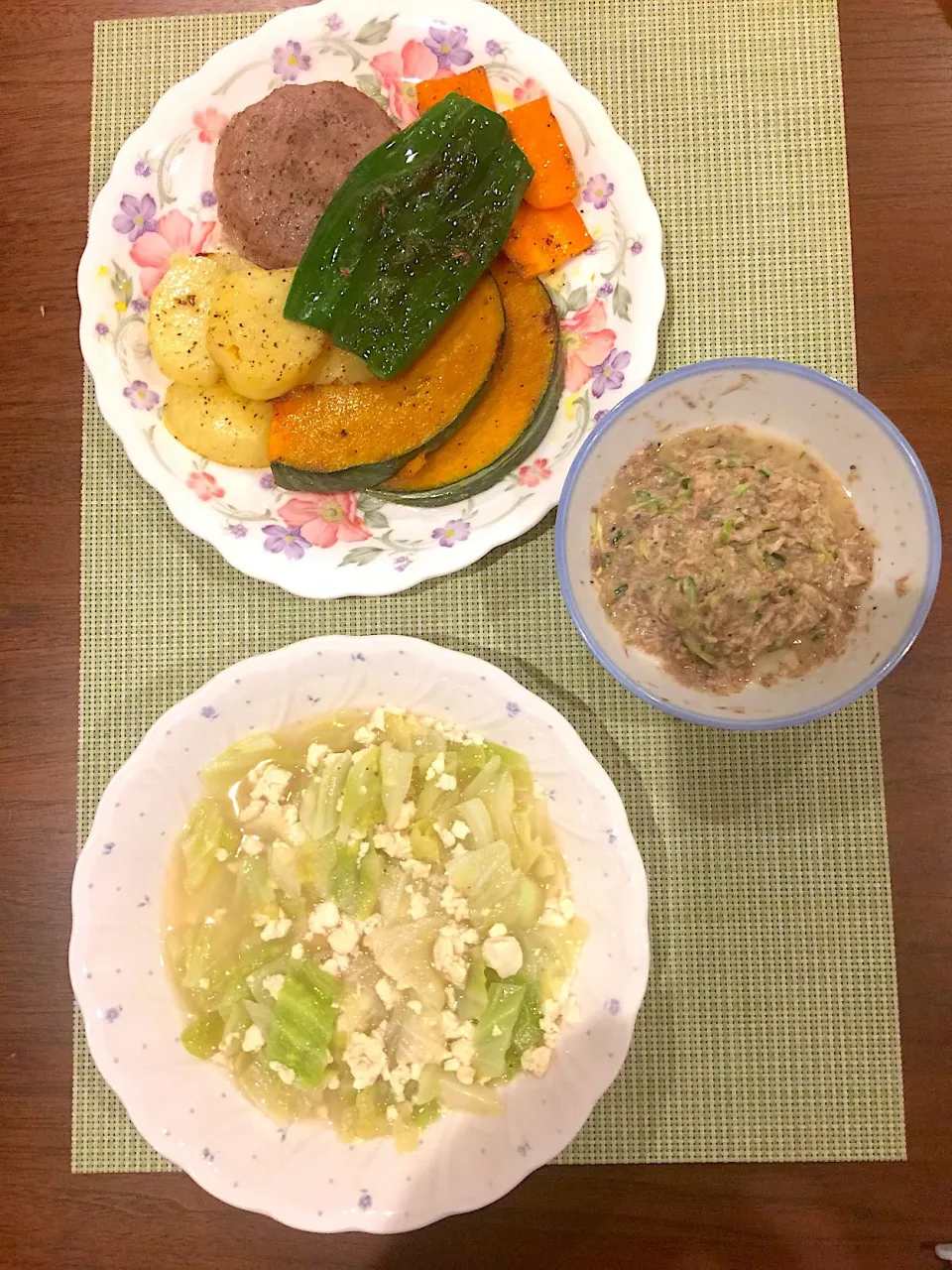 豚肉ロールステーキ、野菜焼き
豆腐とキャベツのスープ|浜@ちゃんさん