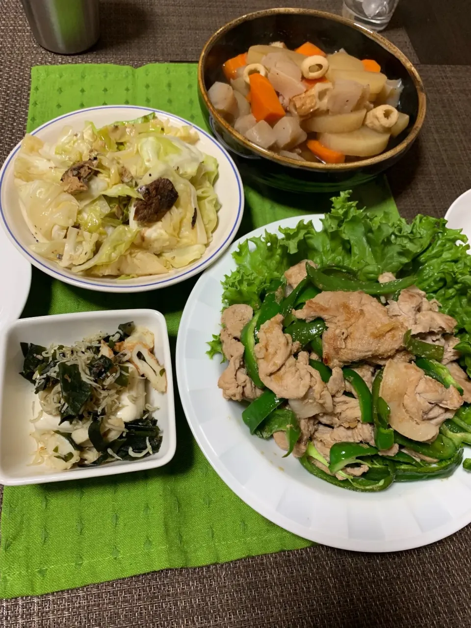 Snapdishの料理写真:頑張らない普通のご飯＊6/22夜ごはん
全員揃った夜は久しぶりのドカ盛料理
 #夜ごはん  #大皿料理   #低糖質調味料  #糖質制限中  #1型🔰 
食べ物に感謝🙏ご馳走様でした🙏|あきさん