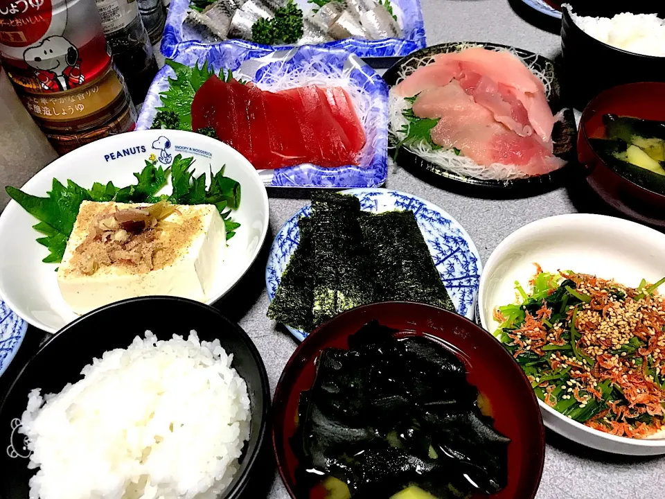 Snapdishの料理写真:最後は恒例のツマわさび醤油海苔巻きして食べた #夕飯 お粥白米、刺身、三つ葉のおひたし、ミョーガしそ胡麻冷奴、じゃがワカメ味噌汁|ms903さん