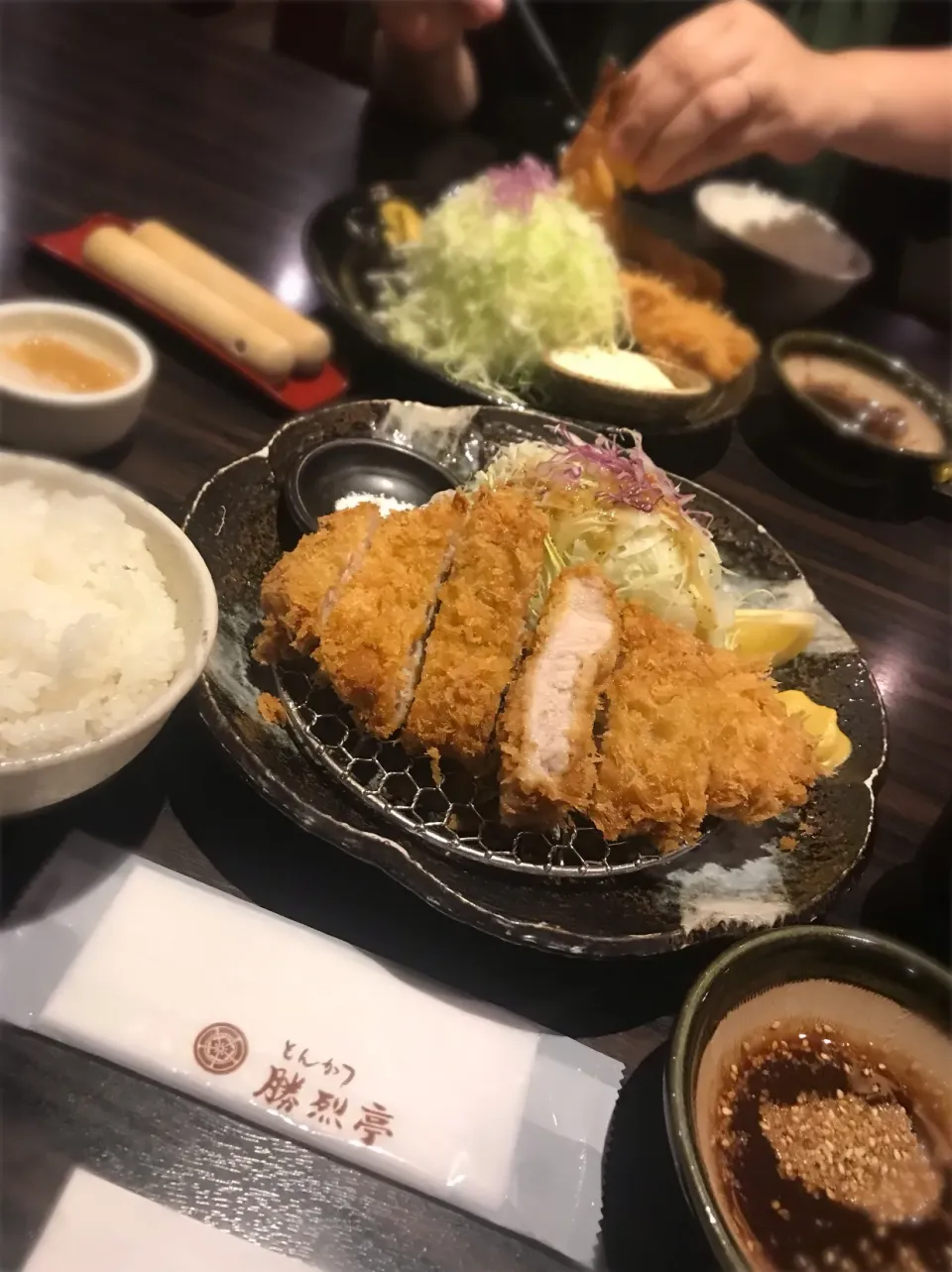 勝烈亭 六白黒豚ロースかつ定食|みちるさん