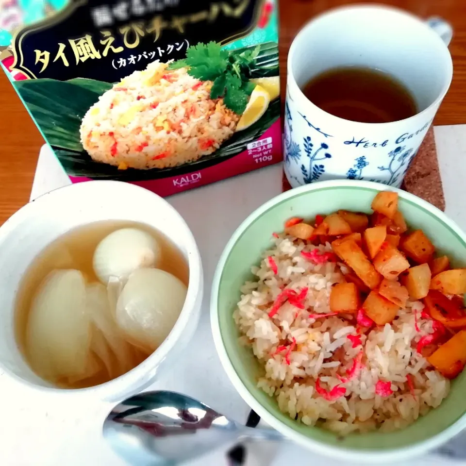 🇹🇭タイ風えびチャーハン(タイ香り米)
🇳🇪サブジ風🇹🇭プリッキン🌶️
玉ねぎスープ
🇻🇳蓮花茶🍵|エスニックナーサーンさん