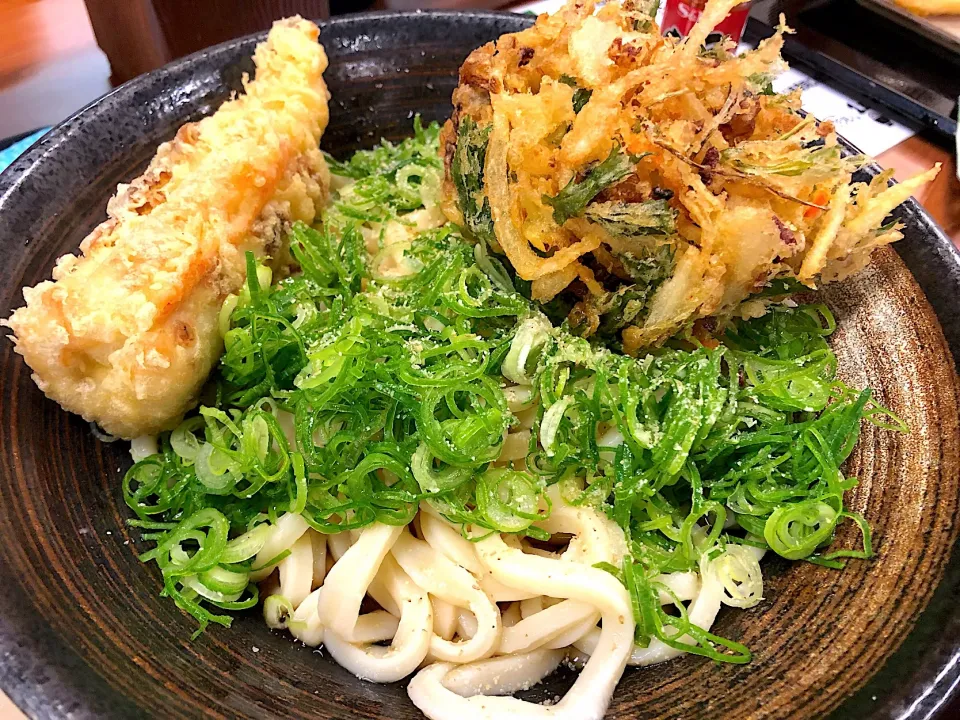 Snapdishの料理写真:あさり天かき揚げぶっかけうどん3玉|buhizouさん