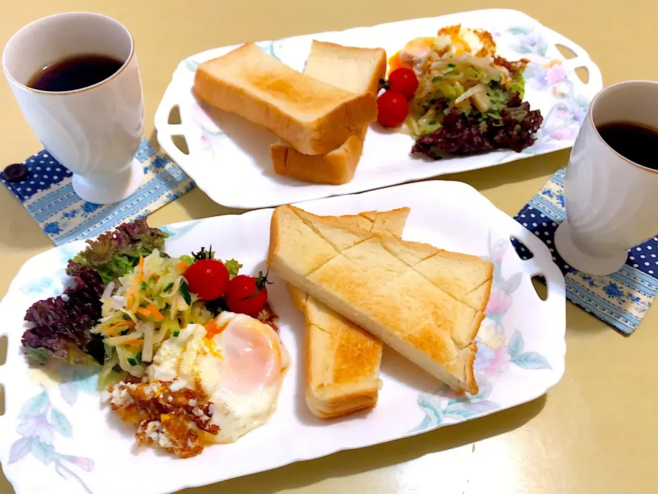 6／23朝食  #朝ごはん 
•サラダ/目玉焼き/トースト  •コーヒー|おさんどんさん