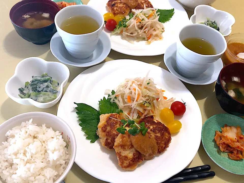 Snapdishの料理写真:6／23昼食  #昼ごはん  #マルコメ  #糀甘酒つくね  #糀甘酒味噌
•糀甘酒でふんわり鶏つくねハンバーグ(甘酒味噌かけ)/サラダ  •小松菜の胡麻豆腐和え •キムチ漬け •みそ汁|おさんどんさん