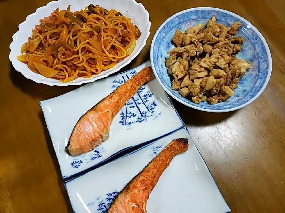 カジキそぼろと焼き鮭
ナポ焼きそば|aiさん