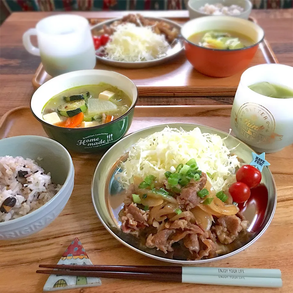 Snapdishの料理写真:豚の生姜焼き定食|ともみさん