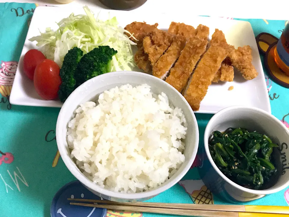 娘っ子、一応優勝🏅したからトンカツ。
お弁当🍱もトンカツ。
次は中総体に向けて頑張れ👍|ゆきさん