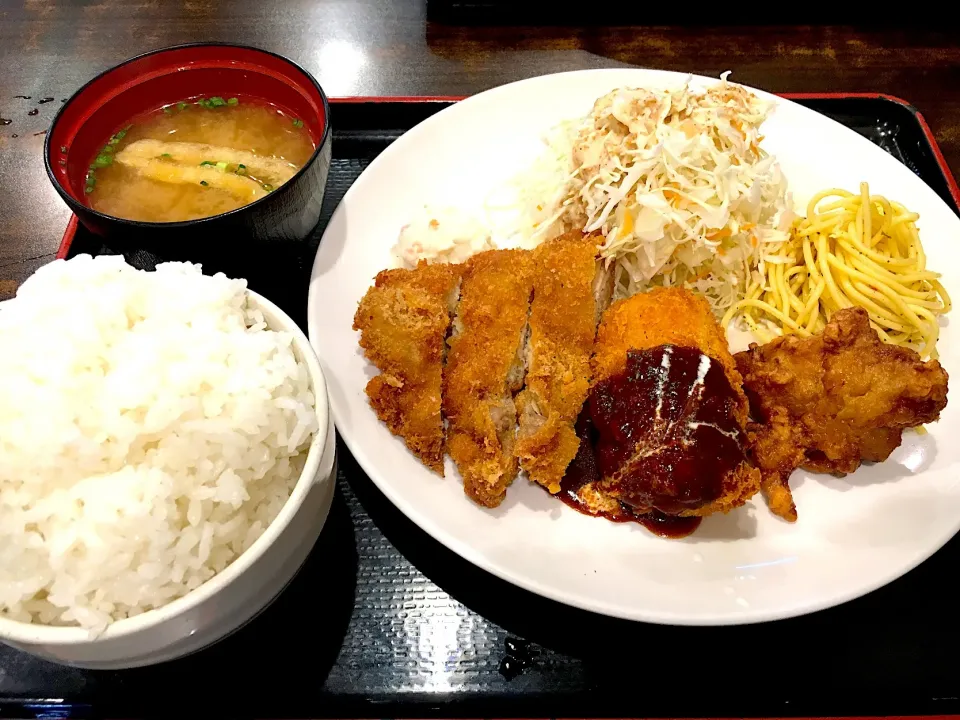 Wチキン＆カニコロ定食 ご飯大盛🍚|ゆうじ.さん