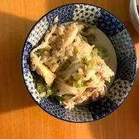 Snapdishの料理写真:ねぎ1本使ってガッツリ！ 豚バラネギ塩炊き込みご飯のレシピ動画・作り方 | DELISH KITCHEN|Tamaさん