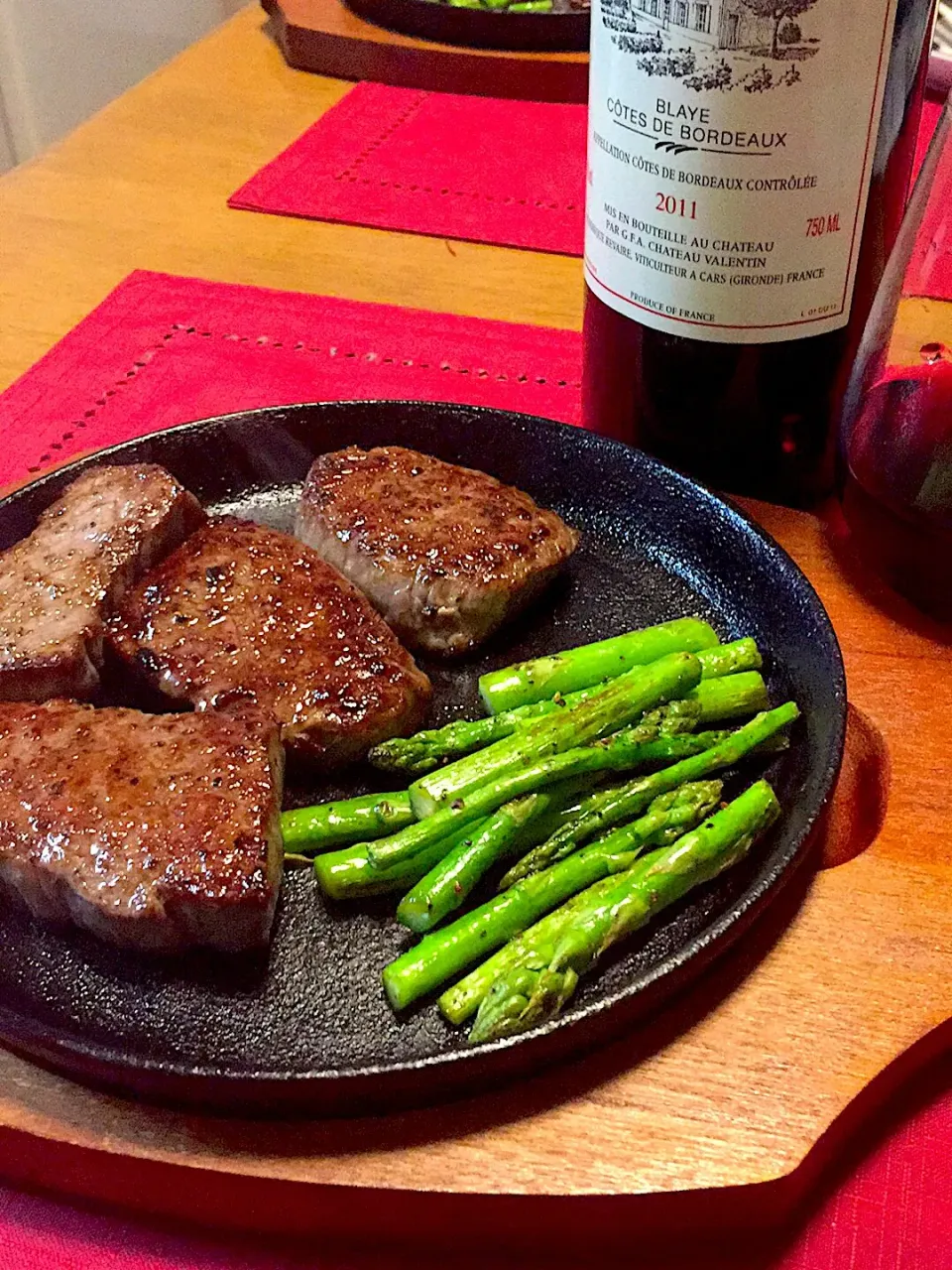 ランプステーキと赤ワイン🍷|おかちさん