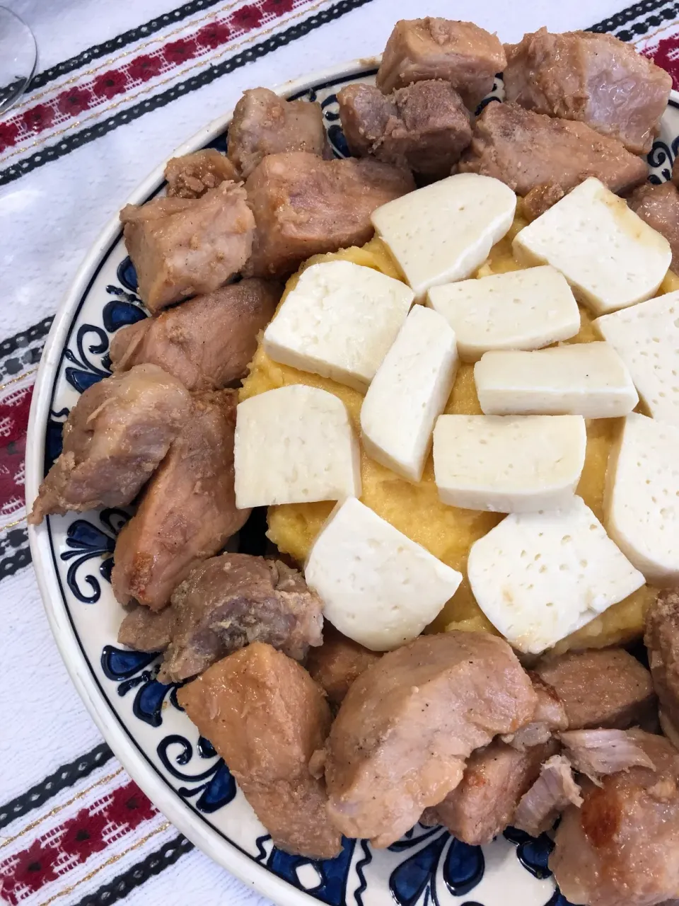 Snapdishの料理写真:Carne de porc fiartă în bere🍺🇷🇴|aястасияさん