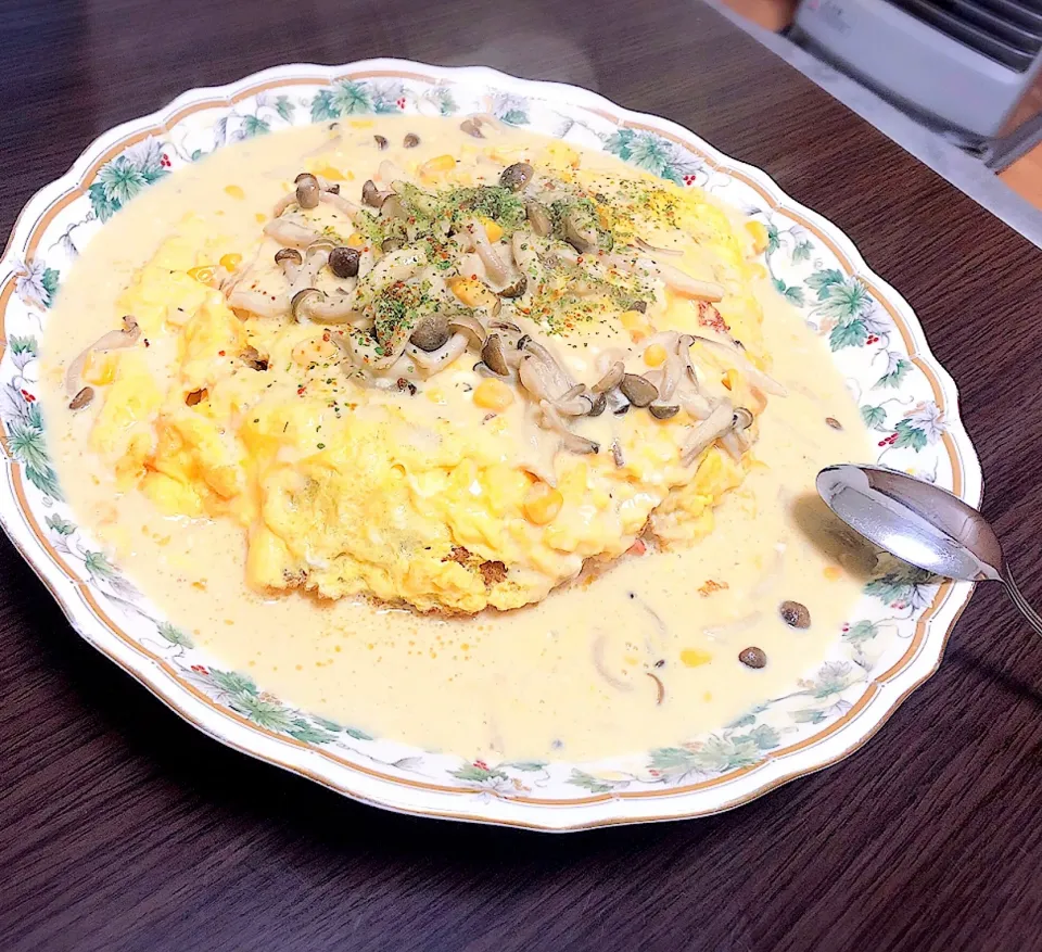 Snapdishの料理写真:クリームきのこソースのオムライス|Ryo-ta*さん