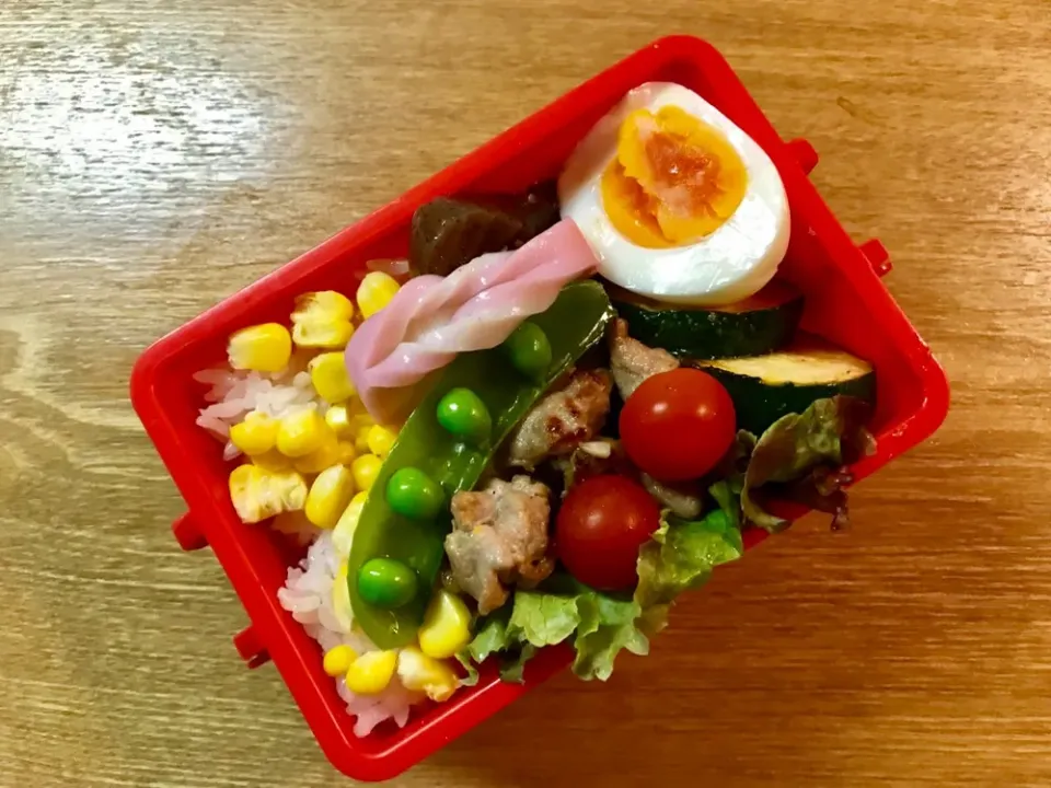 20190624🍱今日の自分弁当🍱 
先日頂いた手軽にプラ酢レモンの酢がとても美味しかったので近くのスーパー探してやっと見つけました。
これで作ったトマトのピクルスがとても美味しい！お弁当にもON!

  #snapdish  #うちご飯  #washoku  #飾り切りかまぼこ  #手軽にプラ酢レモンの酢  #とまと|akiyo22さん