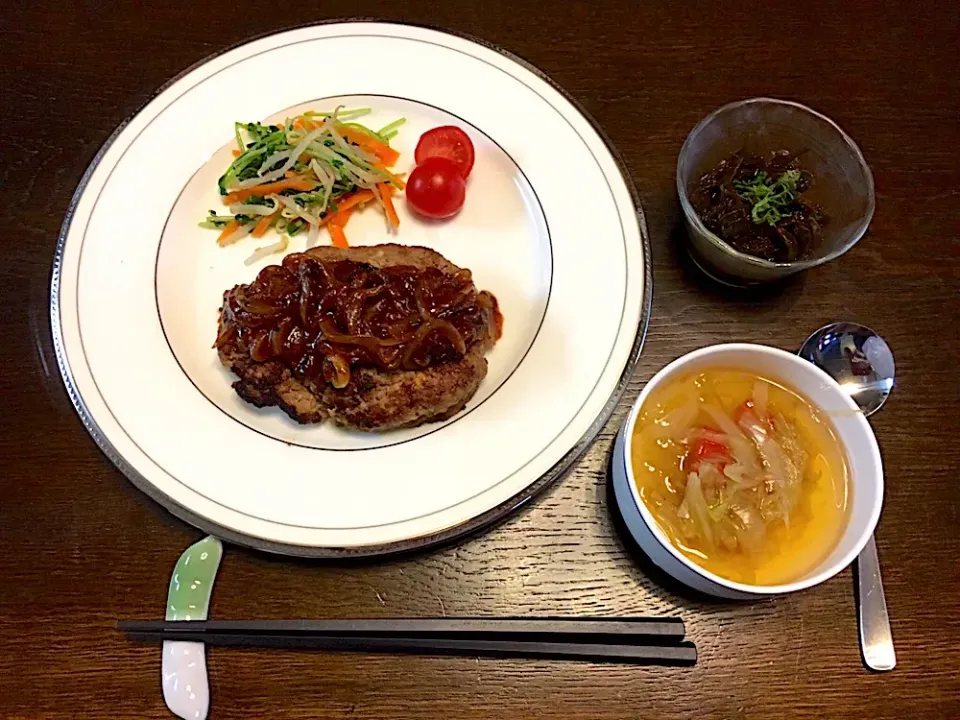 ハンバーグ
もずく酢
キャベツとトマトのスープ|カドラさん