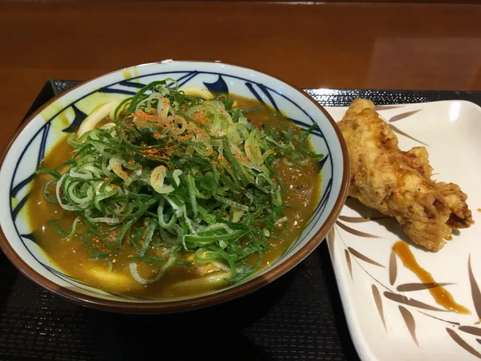 Snapdishの料理写真:カレーうどん並490円アプリクーポン行使でかしわ天無料|PegaOさん