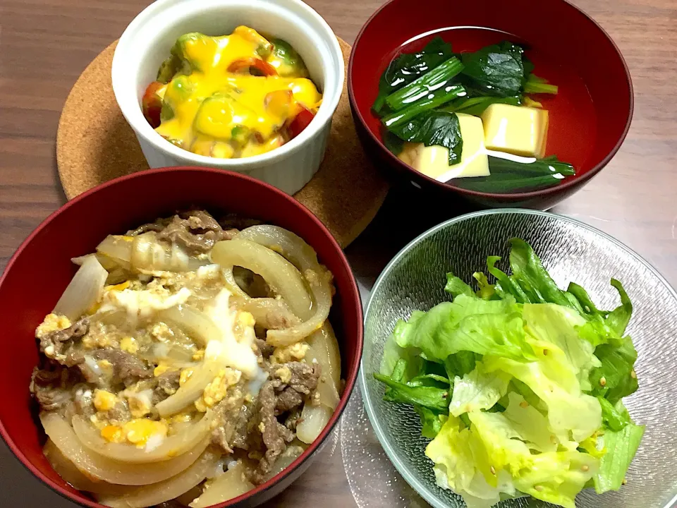 他人丼 チョレギサラダ 卵豆腐のお澄まし アボカドとトマトのチーズ焼き|おさむん17さん