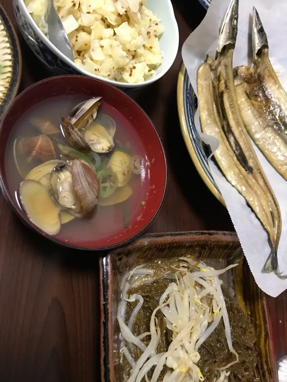 Snapdishの料理写真:6月24日晩ご飯。さんまのひらき、もずくともやしのナムル、ザワークラウト、あさり汁。|あやさん