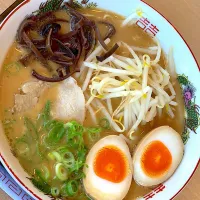 Snapdishの料理写真:金龍醤油とんこつラーメン|Rinaさん