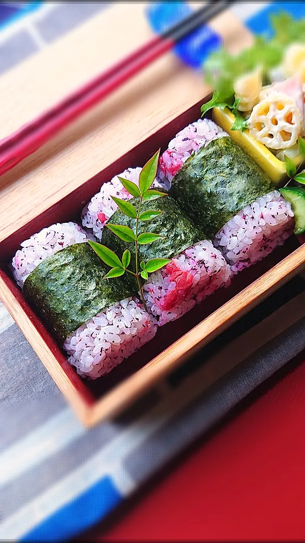 梅ゆかりおにぎり🍙|藤田 まり子さん