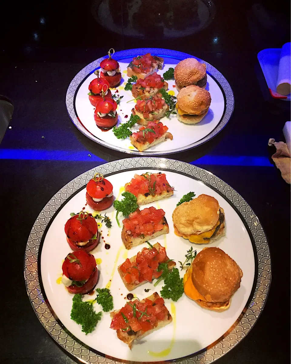 Caprese,Bruschetta,Mini burger|tさん