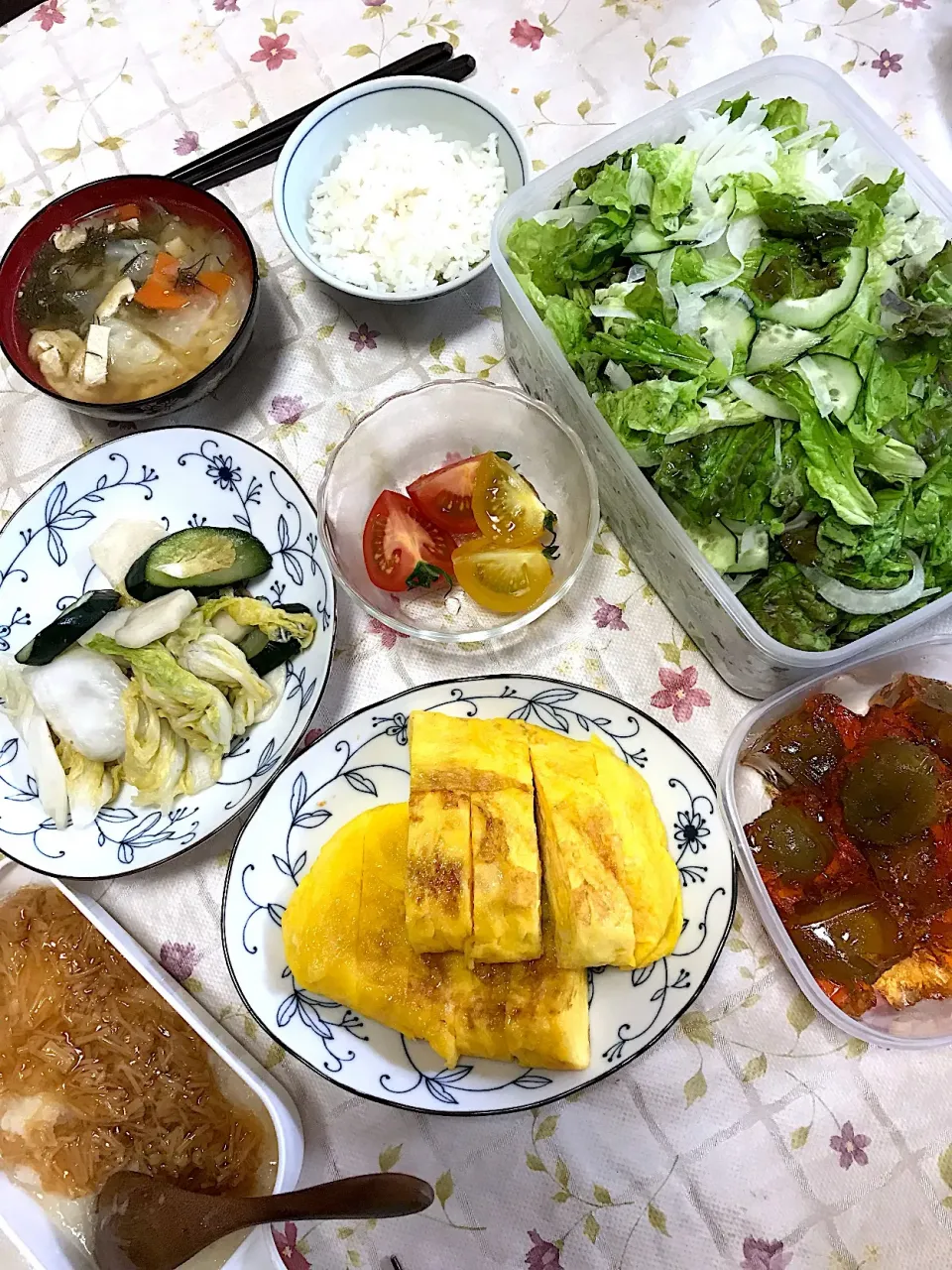 Snapdishの料理写真:卵焼きが主役の朝ごはん😅|つるひめさん