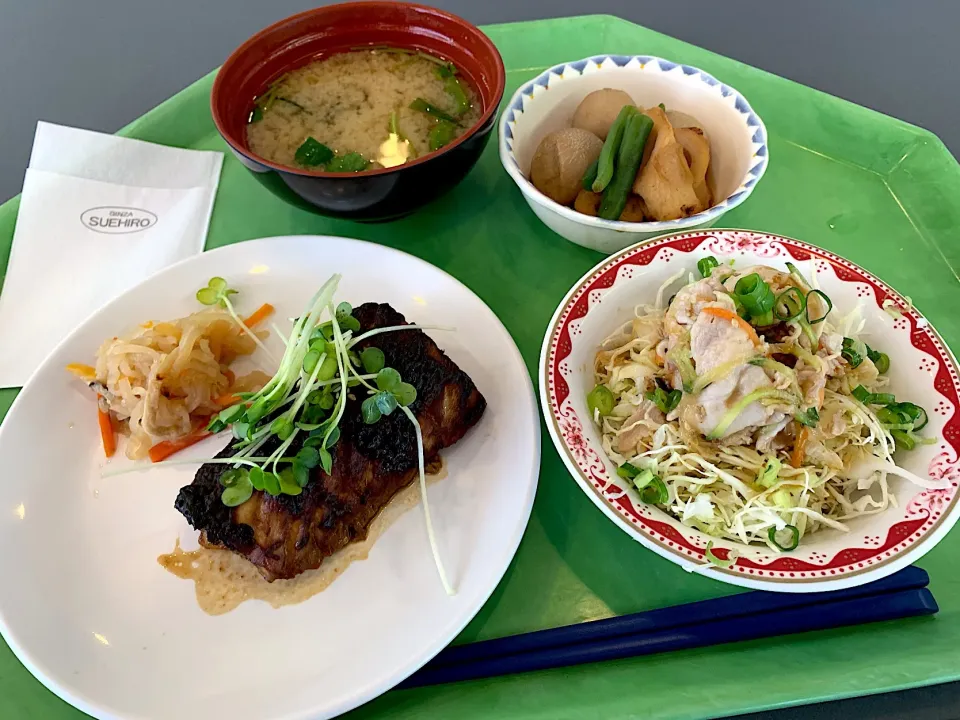 まぐろハラモ味噌焼、竹輪と里芋の炊合せ、豚しゃぶサラダ、味噌汁|Tadahiko Watanabeさん