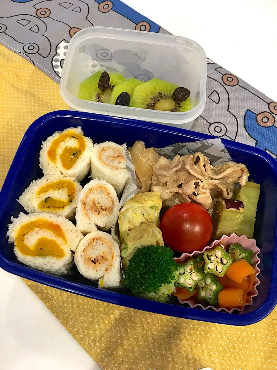 Snapdishの料理写真:6／20(木)幼稚園年少お弁当
くるくるサンドイッチ|airi-nさん