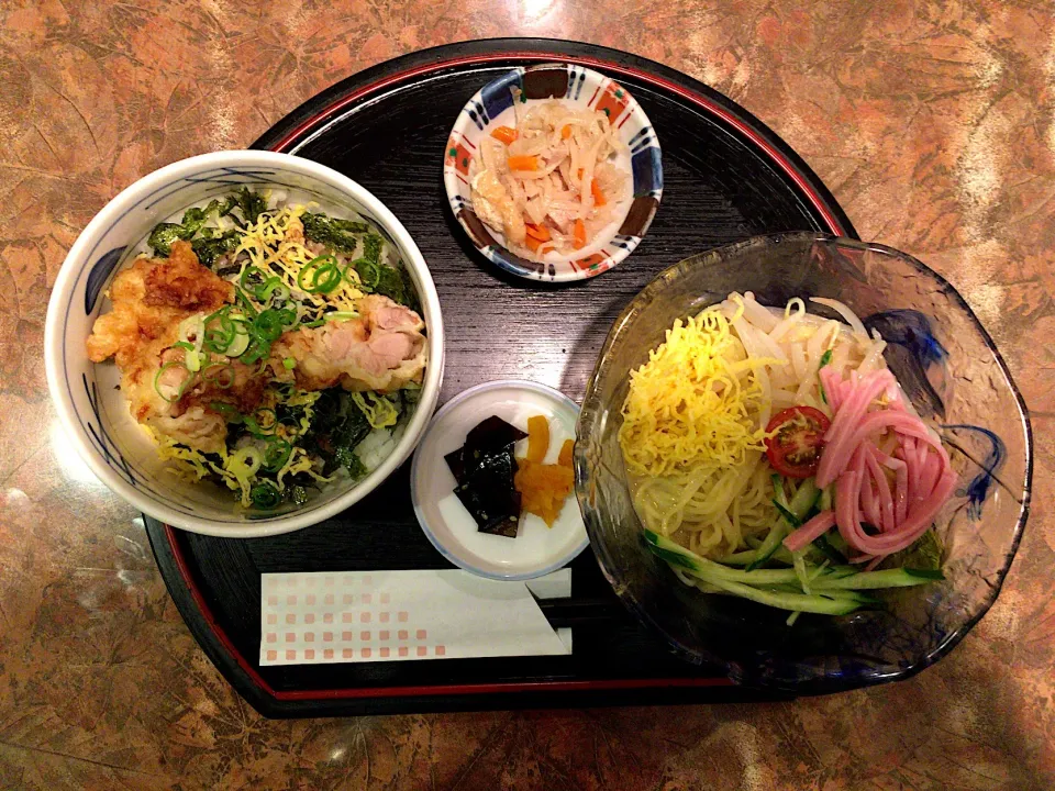 Snapdishの料理写真:おすすめ定食(とり天丼とゴマダレ冷麺)|ばーさんさん