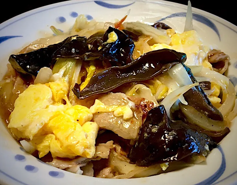 木耳・卵・豚バラ炒め
・"街の中華で飲(ゃ)ろう"見て
・あんかけ風にアレンジ
・後は丼にして〆|mottoさん