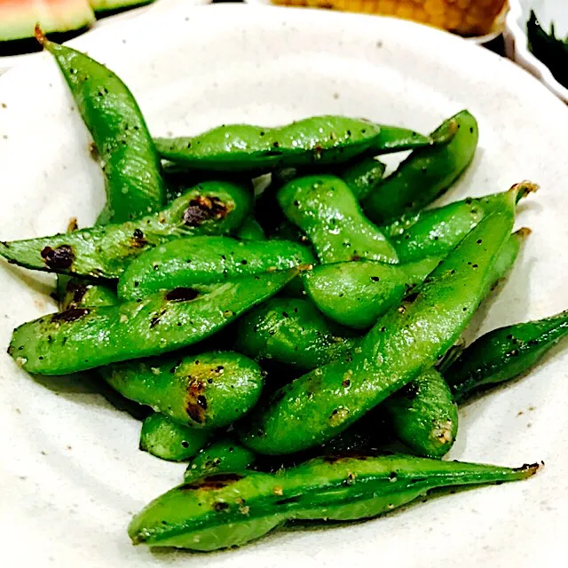 枝豆の塩胡椒焼き
ごま油で炒めて塩胡椒
#枝豆の塩胡椒焼き|いちごさん