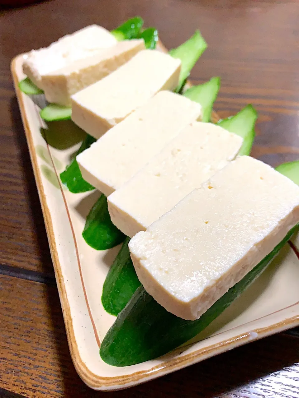 豆腐の塩麹漬けキュウリに🥒のせて。|きよっさんさん