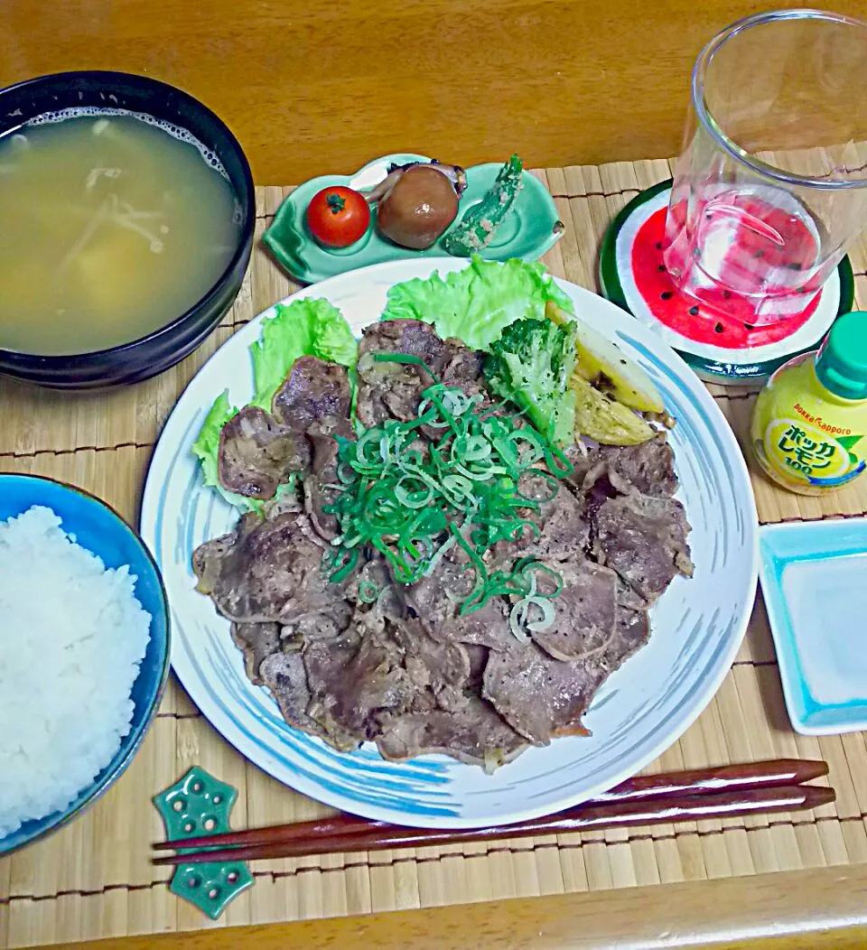 フライパンで簡単に🍳晩ご飯🎵|とししいたけさん