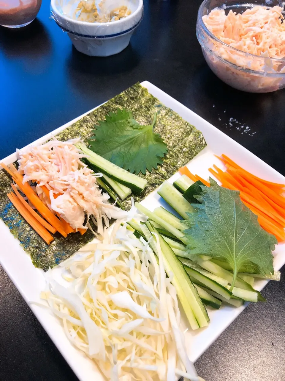 Snapdishの料理写真:野菜とチキンの海苔巻き|tomoさん