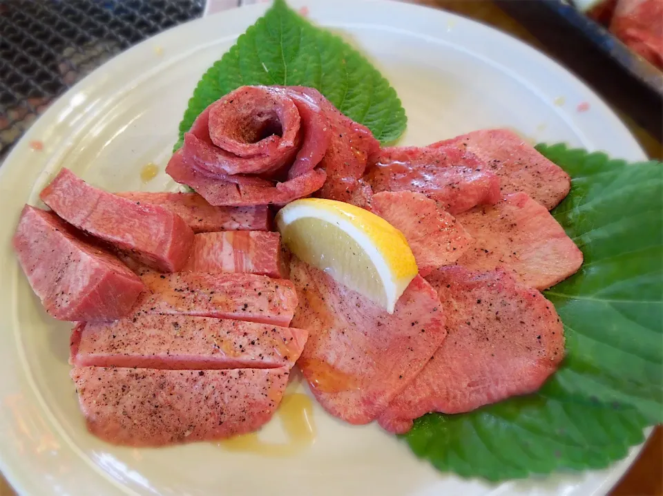 タンの食べ比べ
タンスティック、上タン塩、タン元|Takeshi  Nagakiさん