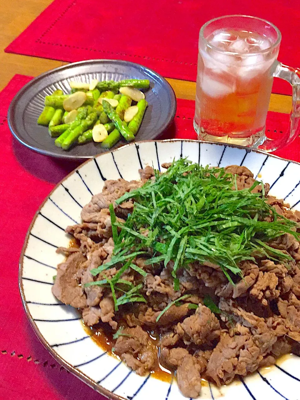 牛肉炒め🐮
アスパラのガーリック炒め🍀|おかちさん