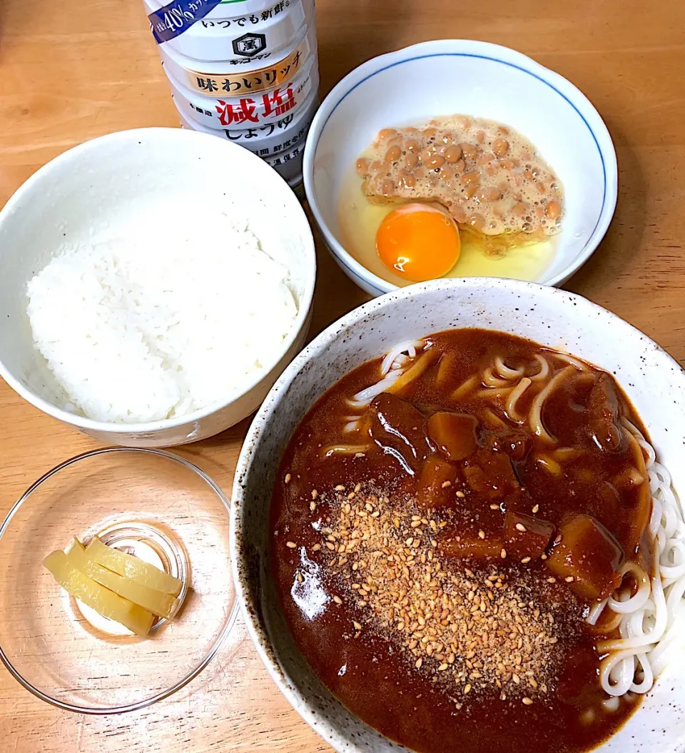 Snapdishの料理写真:レトルトカレーうどん&月見納豆ご飯🍚|Makokoさん