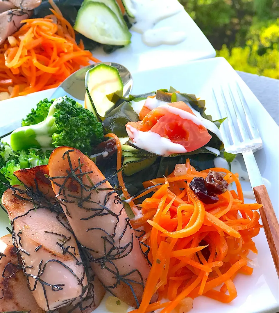 ギョニソごま油炒め海苔まぶしサラダ🥗|シュトママさん