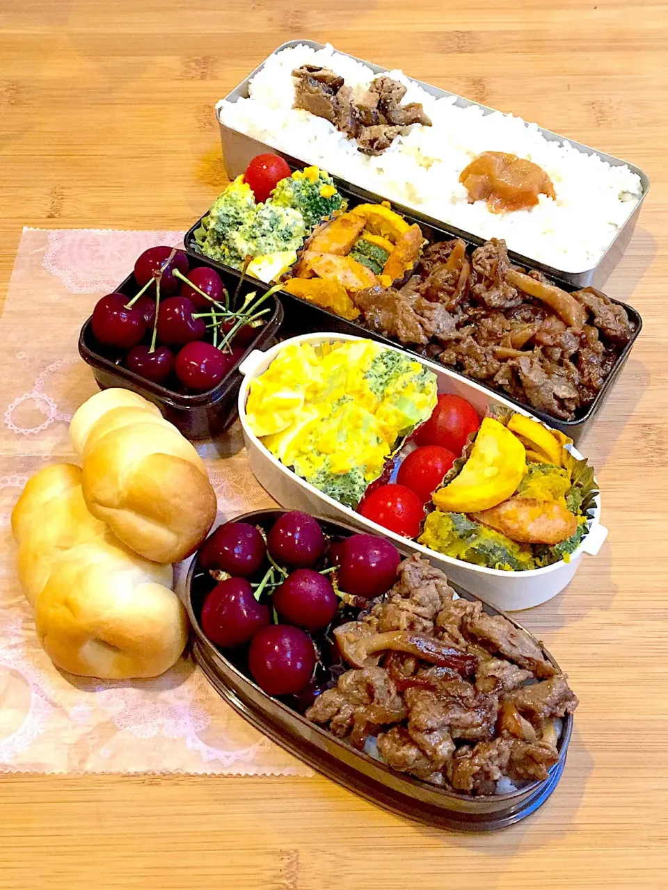 6/26の息子くん&娘ちゃん弁当🍱
息子くん車内用あさごぱん🥖
 #弁当  #あさごぱん  #手作りパン  #パン|ままみさん