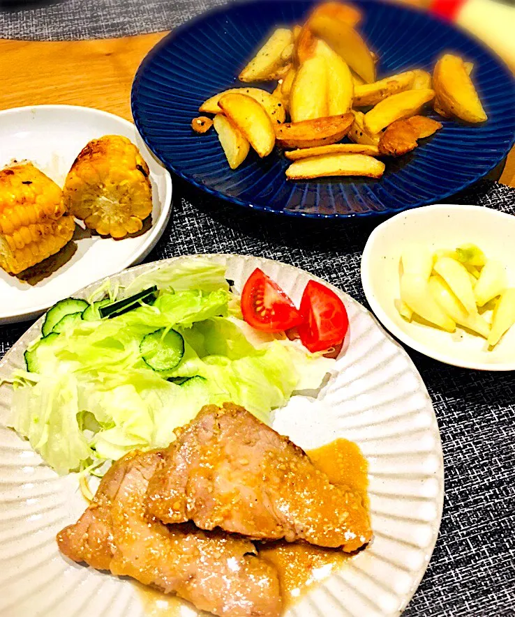 昨日の夜ごはん✨ミッチ☆ママ料理 サミカさんの料理 桜央里さんの料理 お手軽にしっとり味噌焼豚❣️で夜ごはん✨
再び作りました〜ぁ😊💕|ミッチ☆ママさん